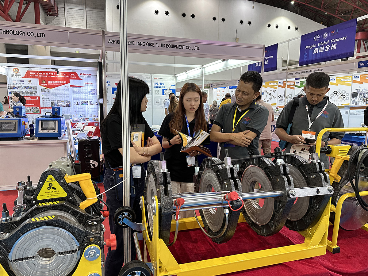 La máquina de soldadura a tope Welping HDPE participa en la exposición de Indonesia